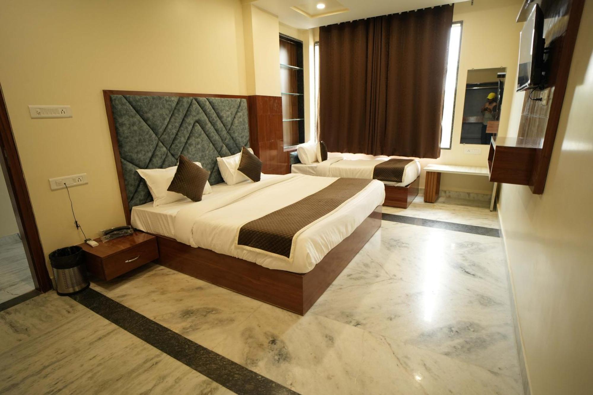 Hotel Sunshine Residency 3*