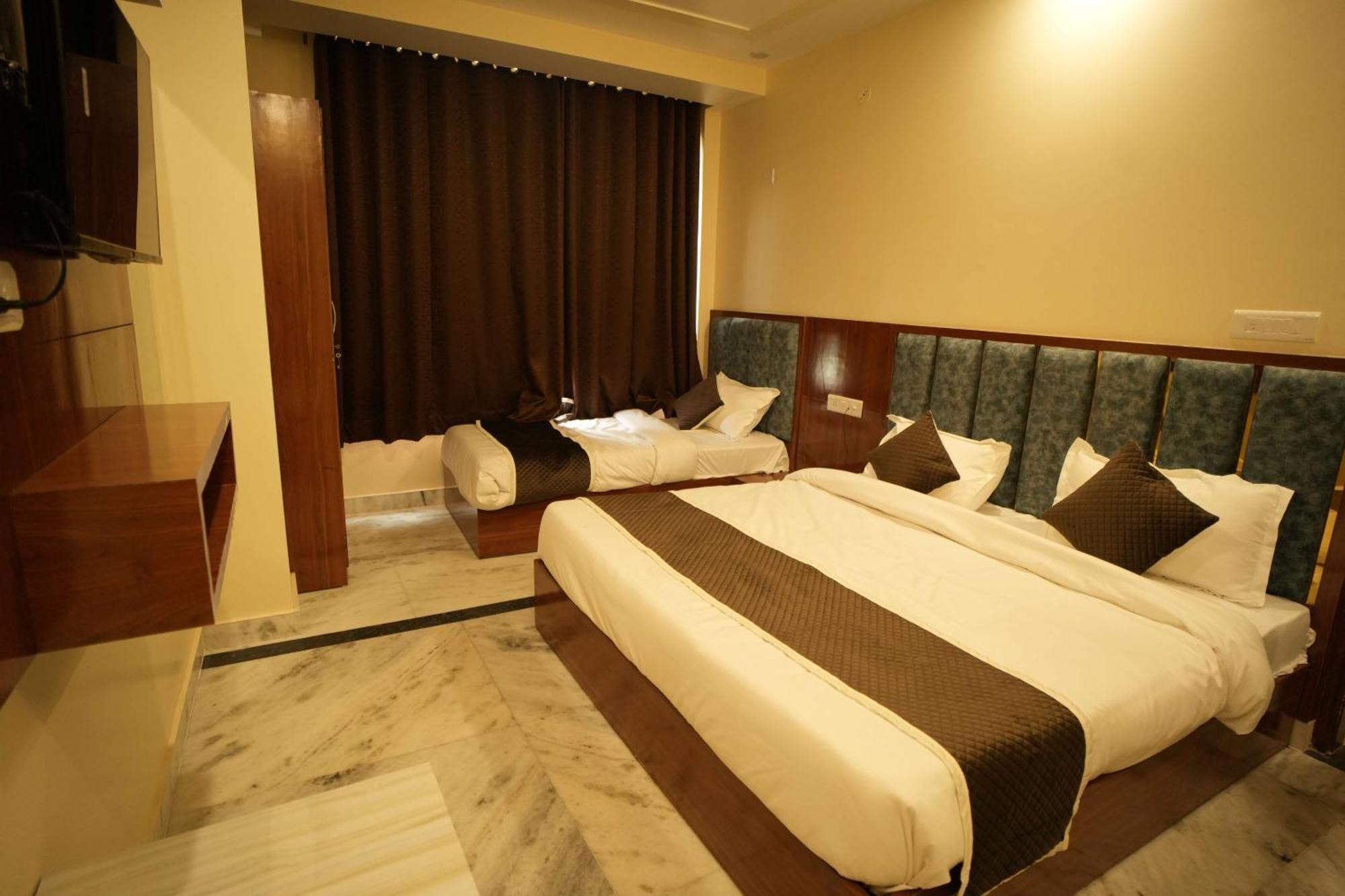 Hotel Sunshine Residency 3*
